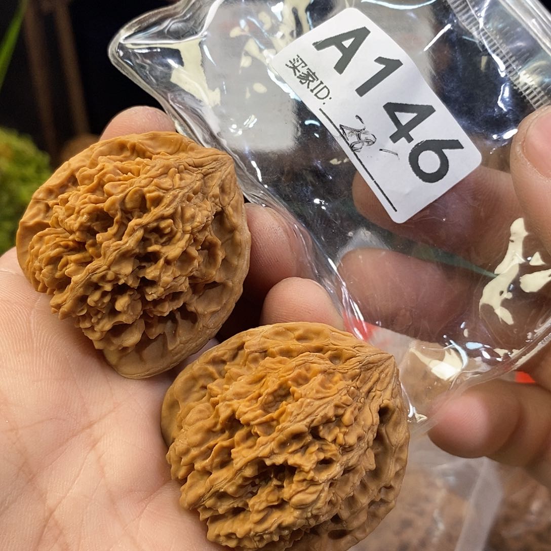 桃核把件满天星。         41尺