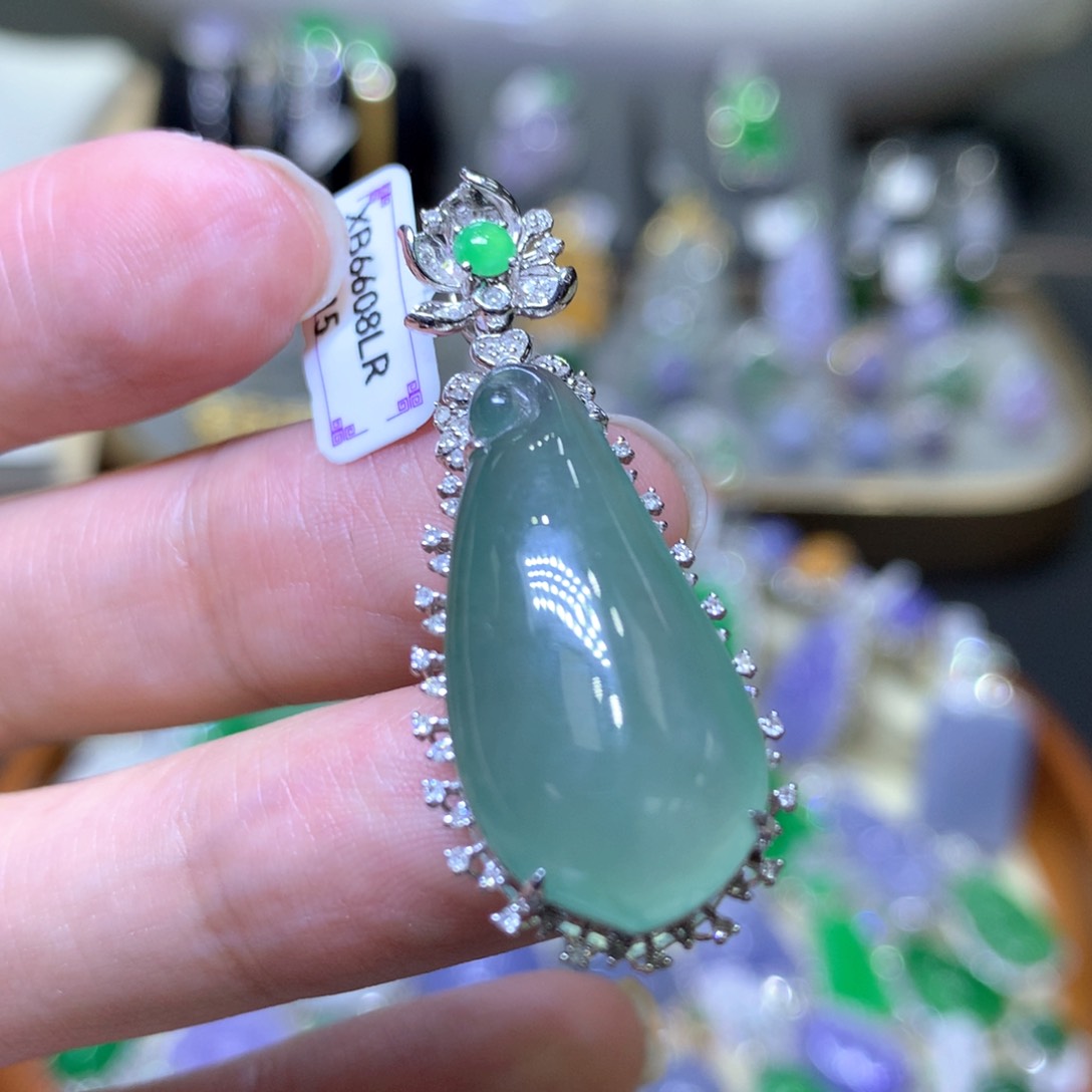 【闪购商品】翡翠颈饰18K金镶嵌翡翠吊坠项链