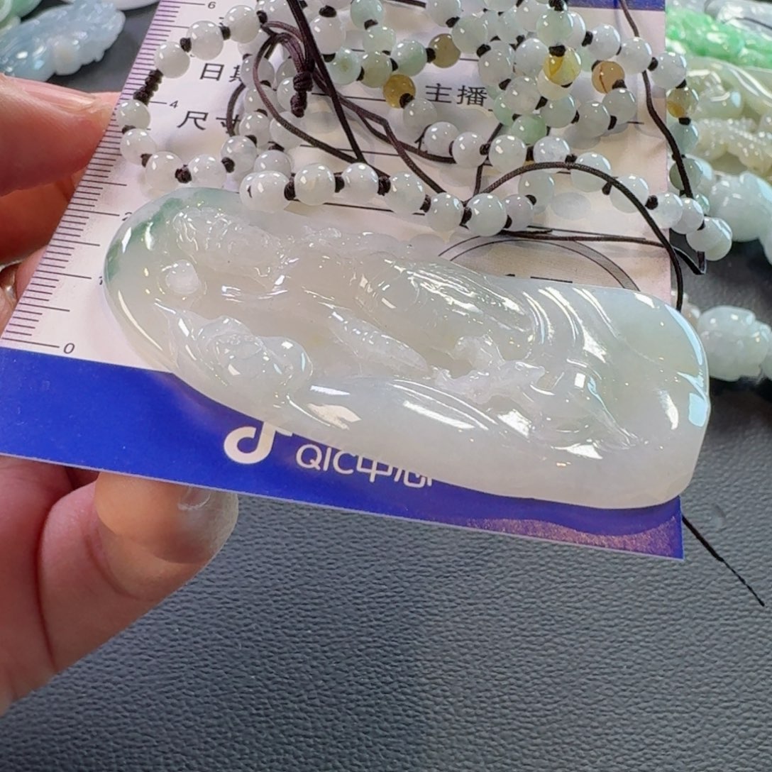 翡翠颈饰未镶嵌颈饰