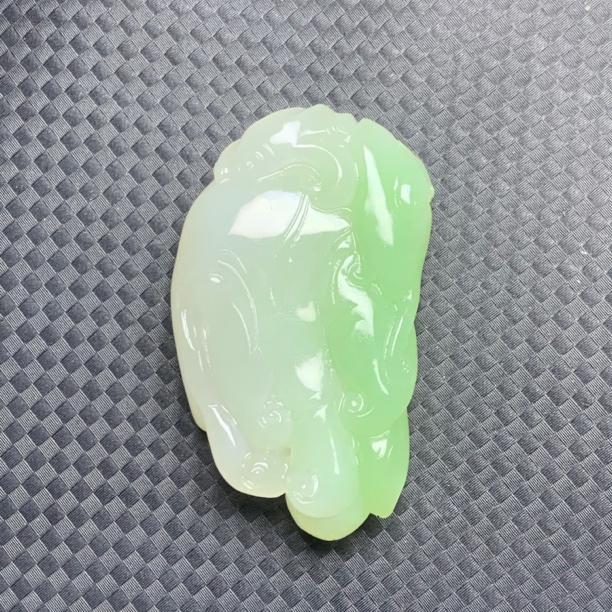 和田玉白加翠佛手瓜吊坠
