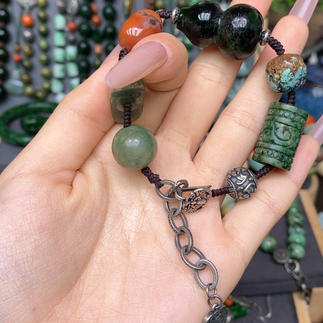 翡翠手链未镶嵌漂亮美眉