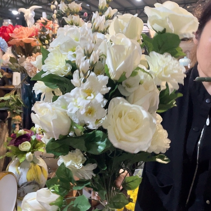 陶瓷花瓶，仿真绿植。