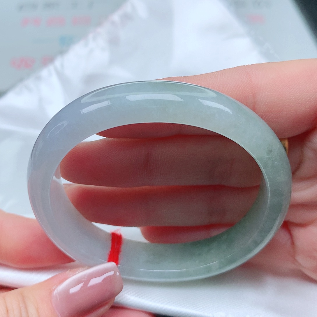 翡翠手镯未镶嵌许*52.1贵妃。