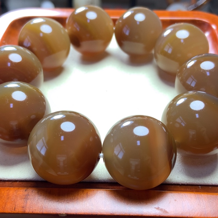 玛瑙/玉髓手串未镶嵌红芯聚宝盆闪丝大珠串