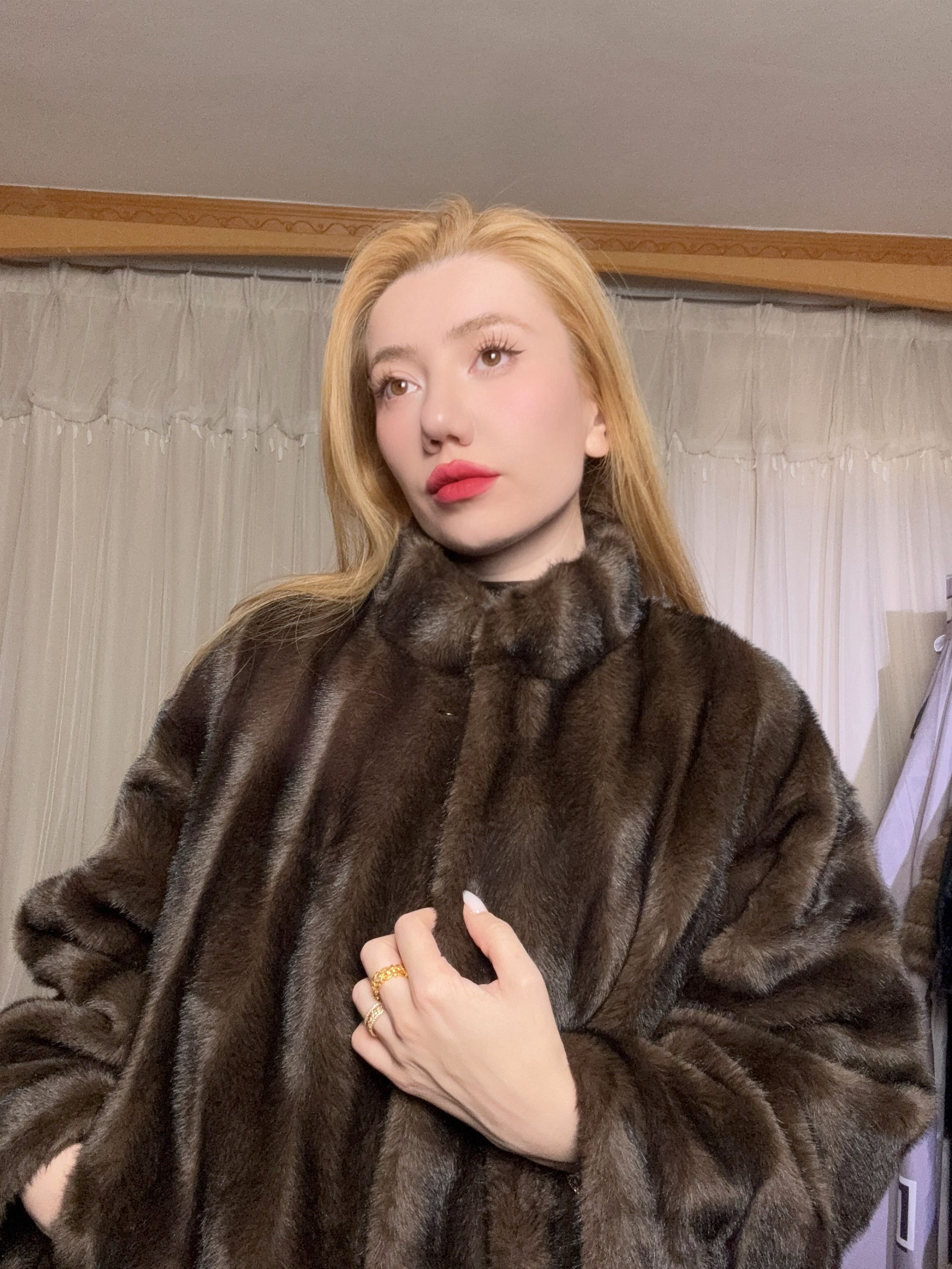 【intizooooy】2025新款短款横排抽刀高级百搭毛毛外套26808