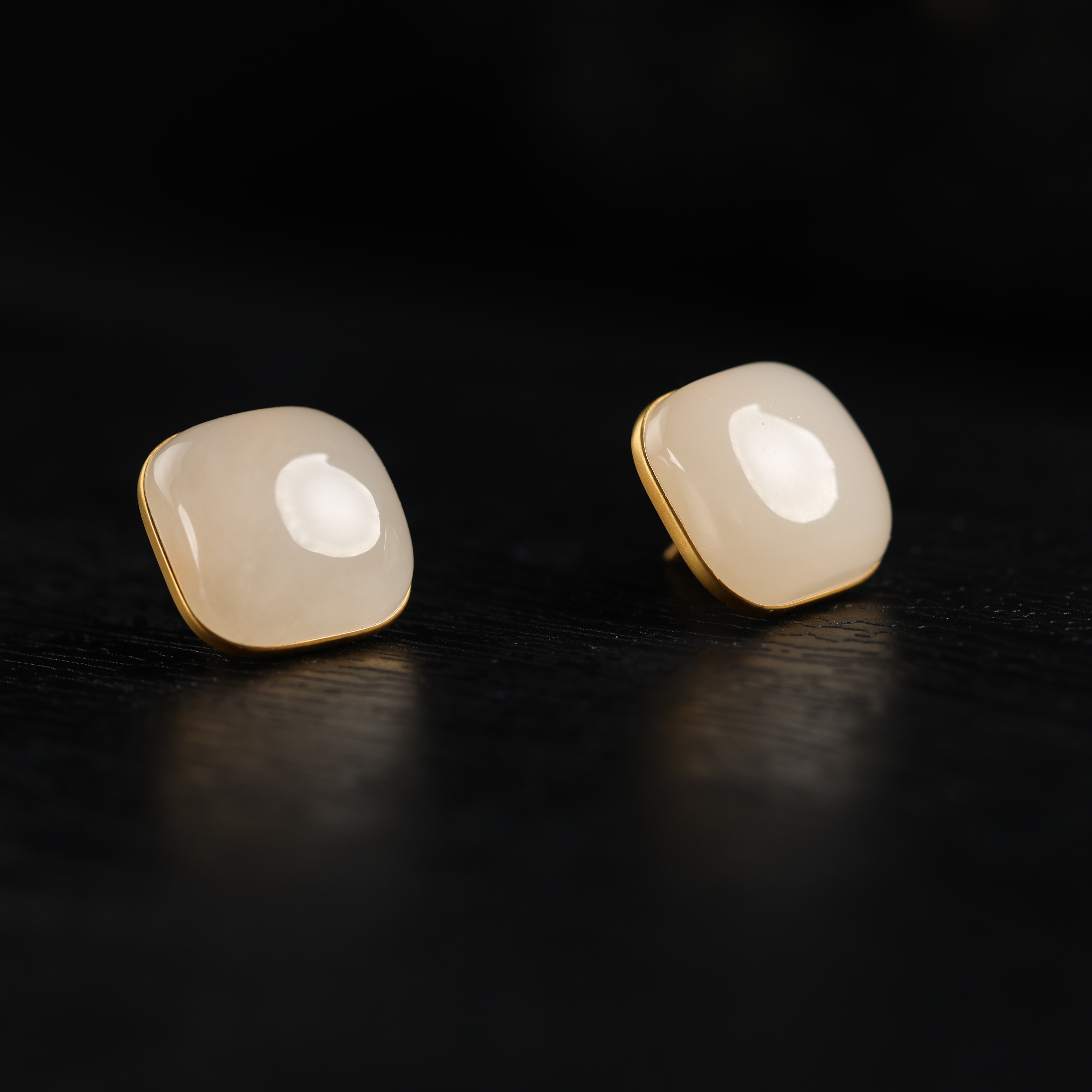 "方寸"严选精品和田玉高色藕粉方圆耳饰