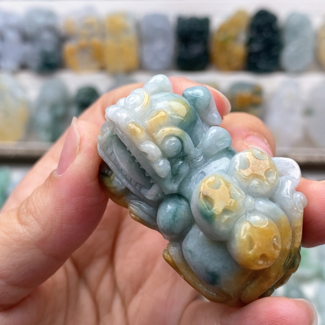 翡翠吊坠(赠链)未镶嵌