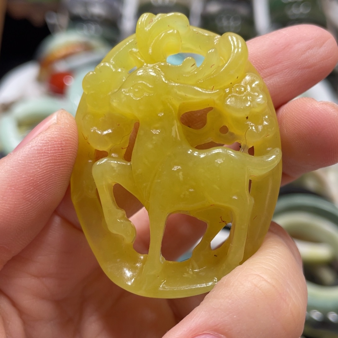 蛇纹石玉颈饰未镶嵌