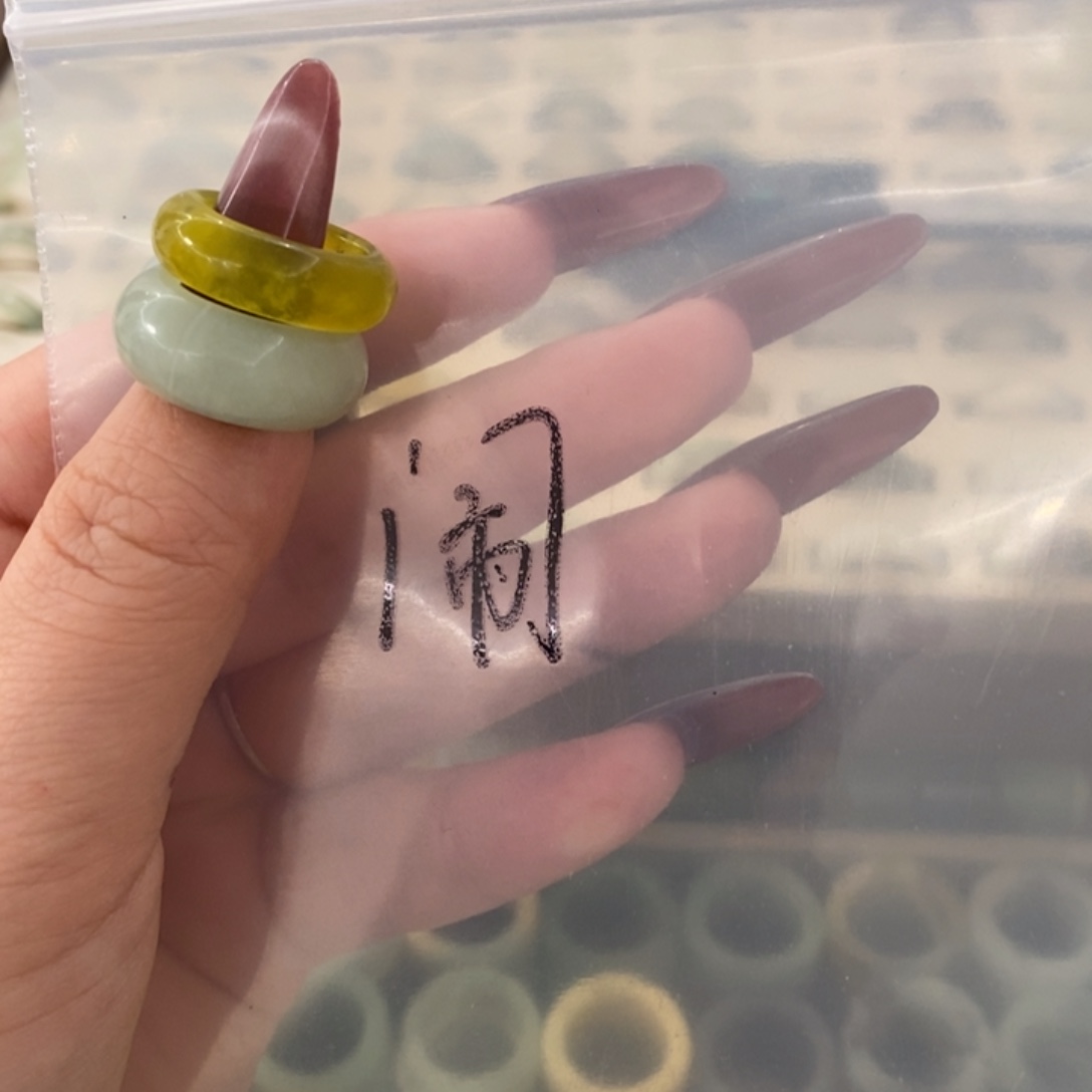 闹***蛇纹石玉未镶嵌戒指