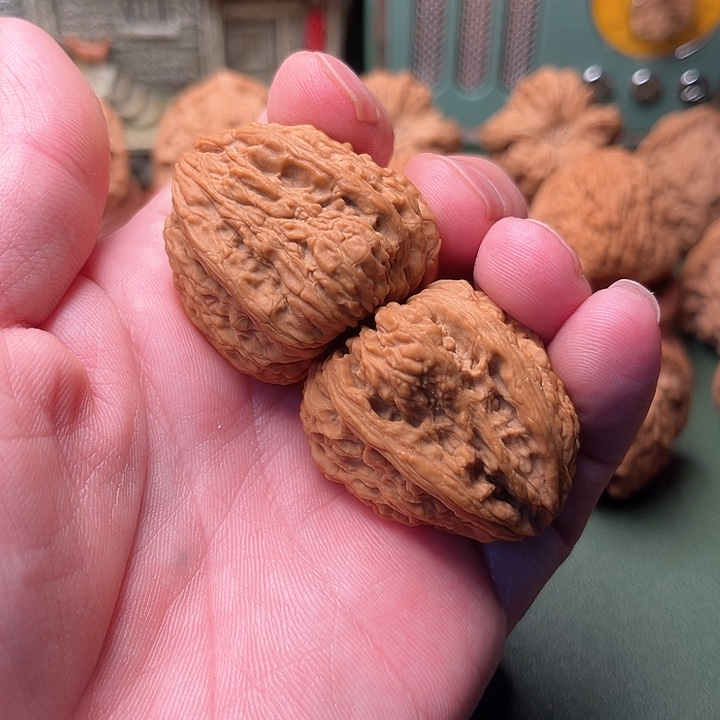 文玩核桃把件三棱南将石