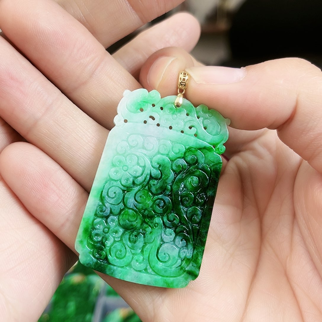 翡翠颈饰18K金镶嵌吊坠