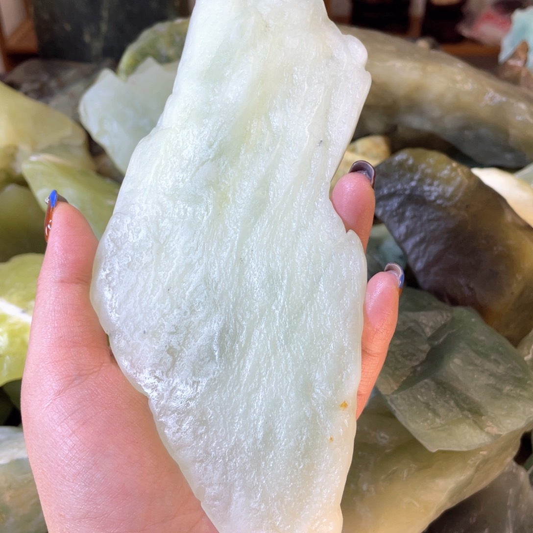 蛇纹石玉未镶嵌中国四大名玉简易