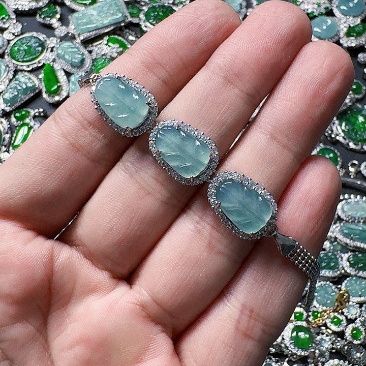 翡翠颈饰未镶嵌天然A货翡翠放漏