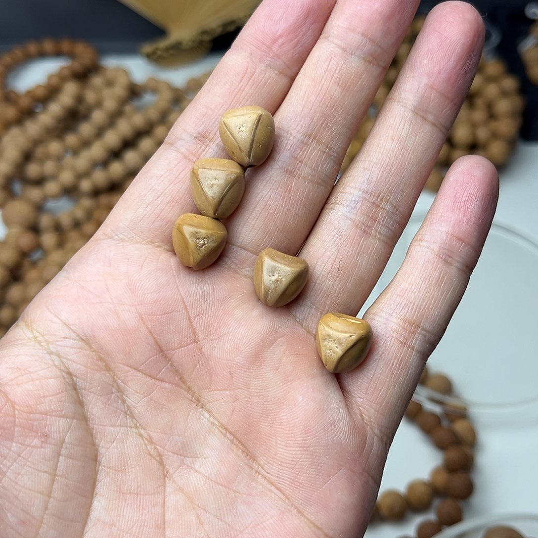 凤眼菩提手串龙塔