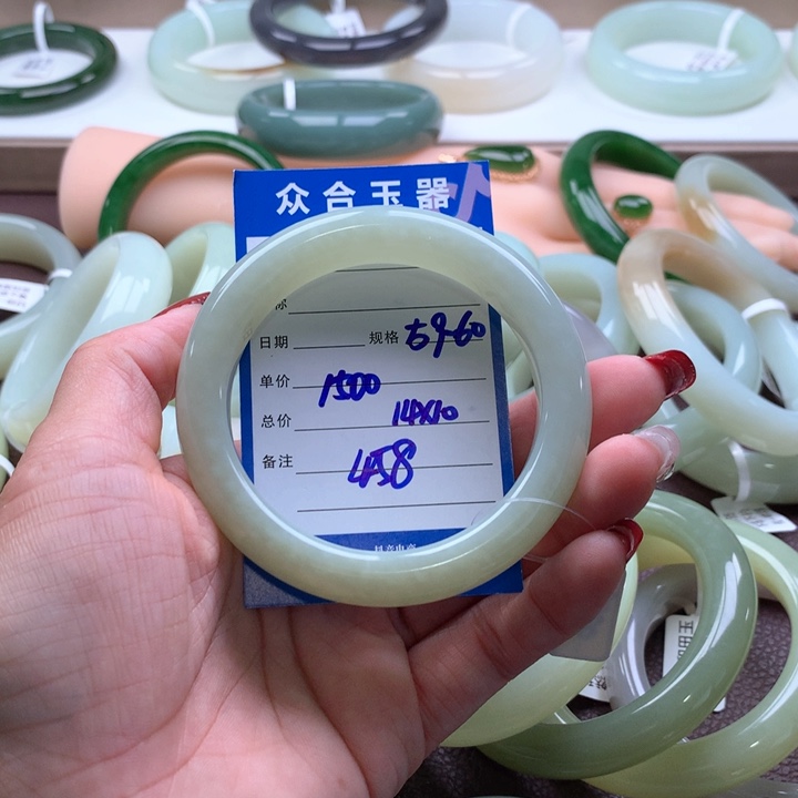 和田玉手镯未镶嵌千***娟