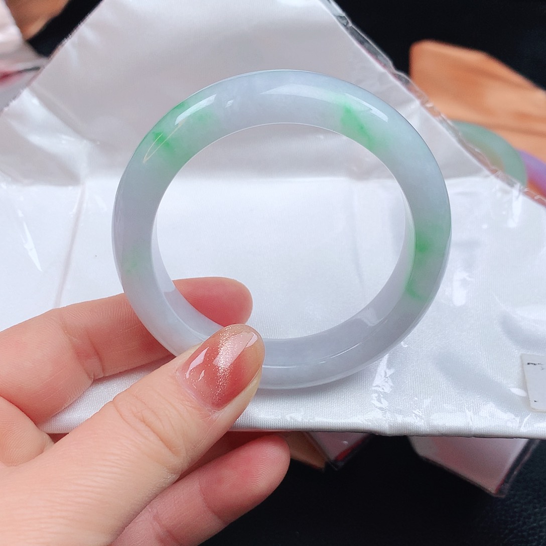 翡翠手镯未镶嵌8314xxcvvv