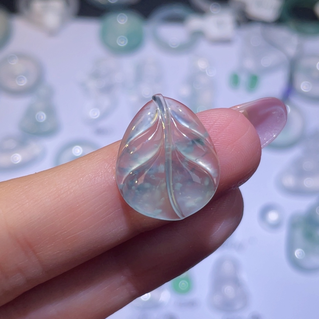 翡翠未镶嵌颈饰裸石