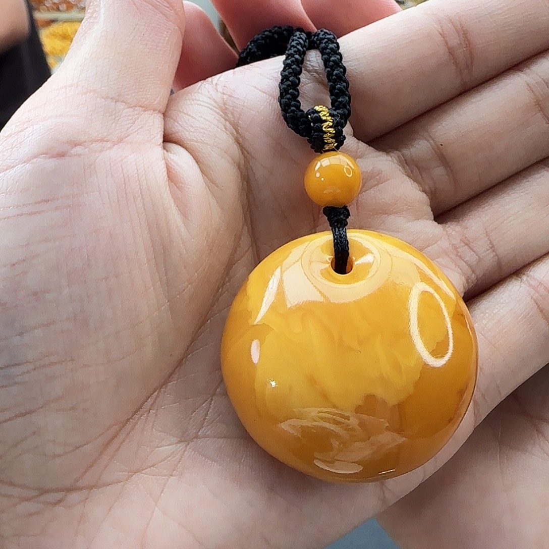 未镶嵌颈饰琥珀吊坠