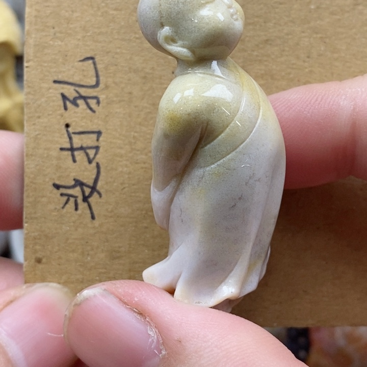 颈饰未镶嵌硅化珊瑚（珊瑚玉）有瑕