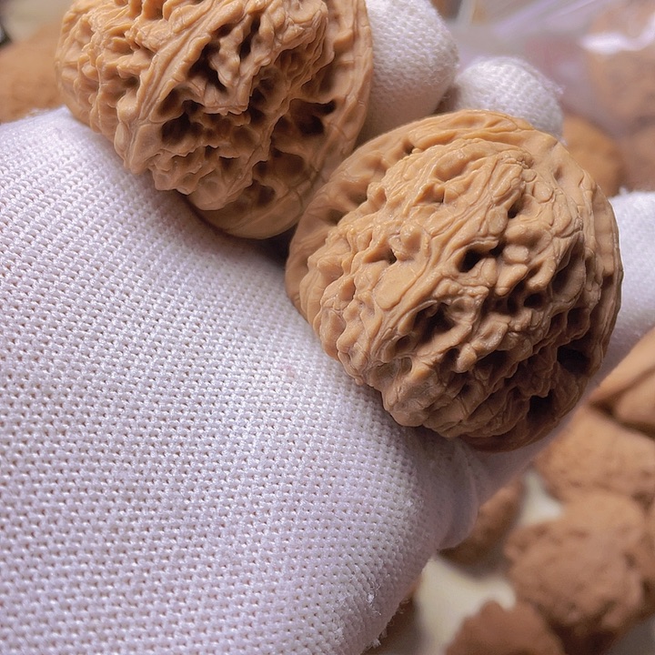 桃核吊坠南疆石狮子头