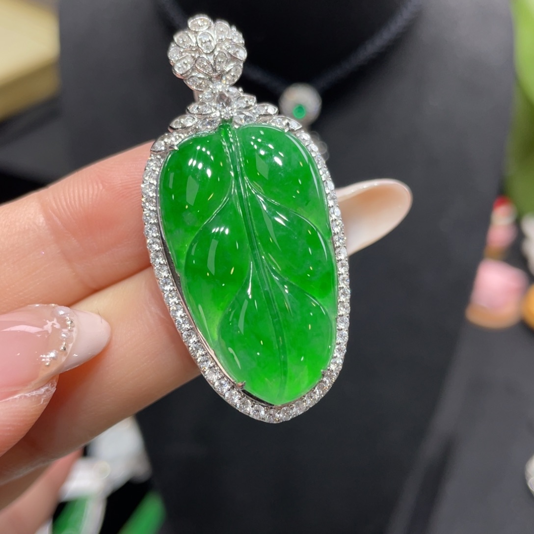 翡翠颈饰18K金镶嵌天然缅甸翡翠a货