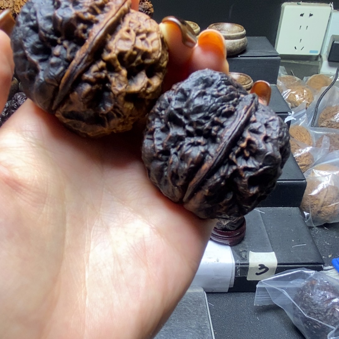 吊坠文玩核桃包罗万象。        