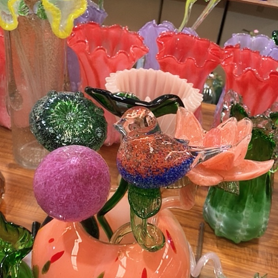 琉璃花瓶高45厘米宽9厘米