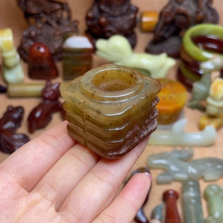 蛇纹石玉未镶嵌颈饰