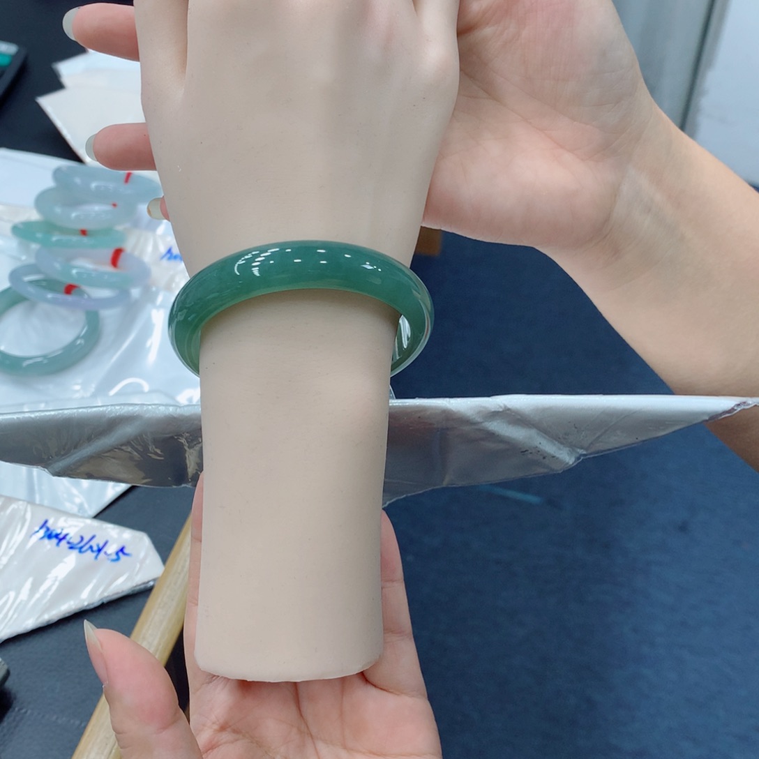 平***彭翡翠未镶嵌手镯48小时