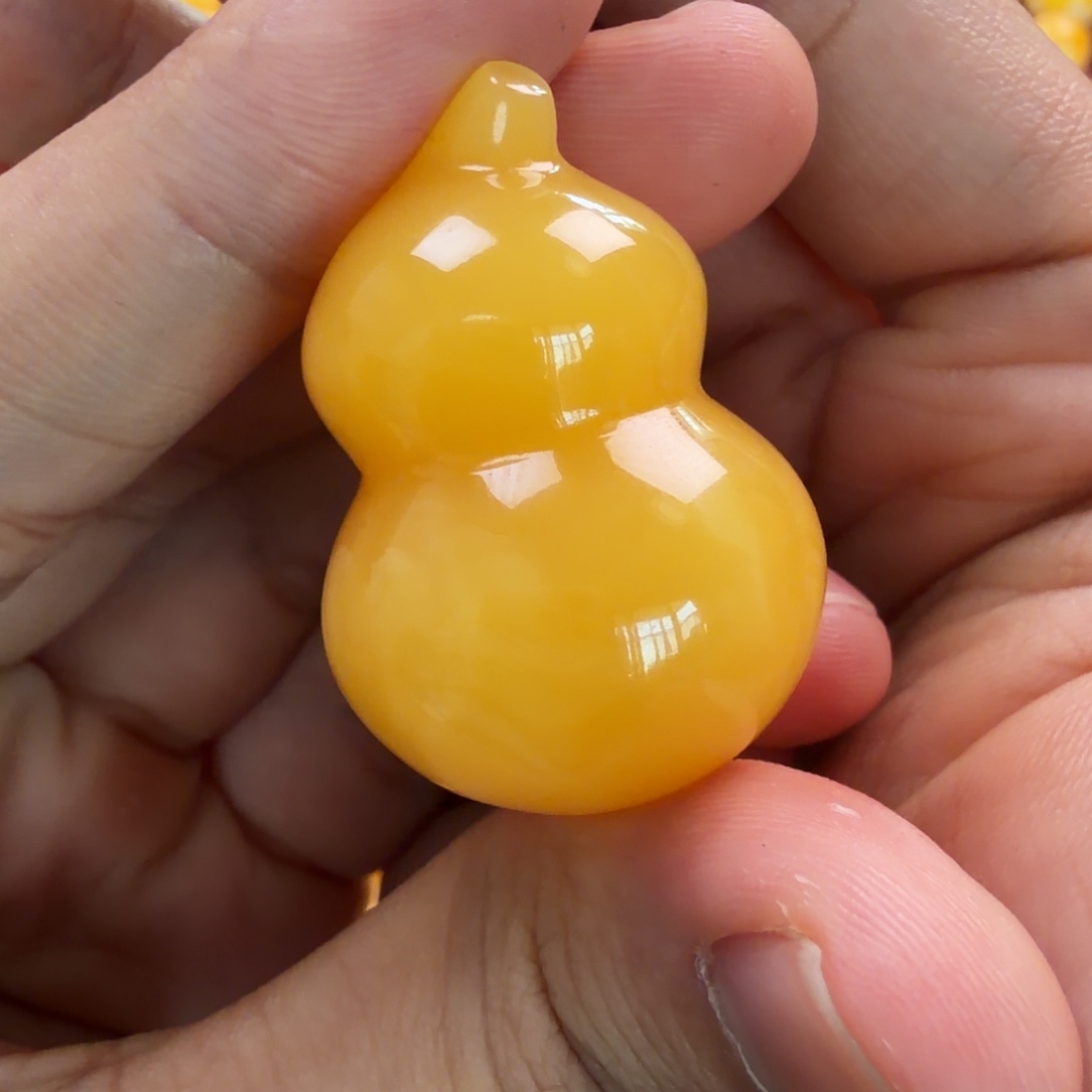 泓***沐琥珀未镶嵌珠宝奇石