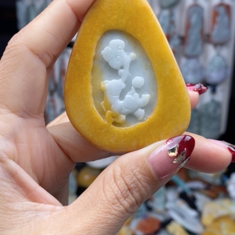 翡翠颈饰未镶嵌翡翠