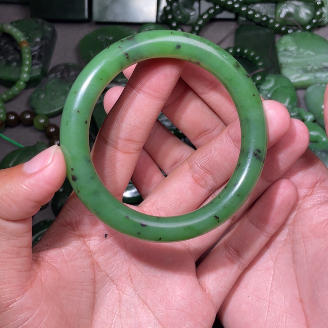 琪***琪和田玉（碧玉）未镶嵌颈饰