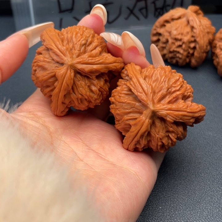 8***8文玩核桃吊坠白狮子