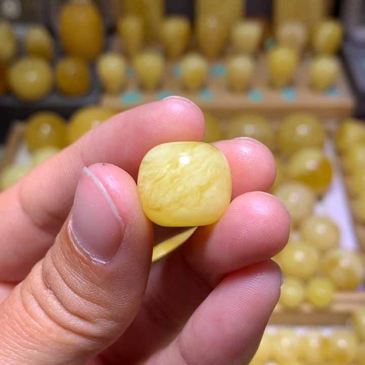 蜜蜡裸石未镶嵌九*天然俄料浓白妖花精工老型16