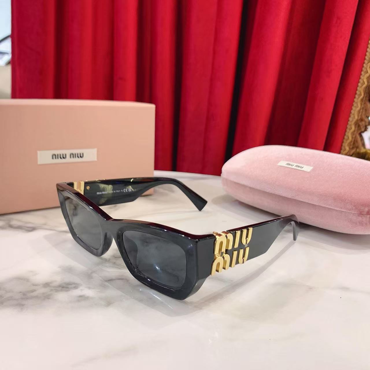 99新 MIU MIU/缪缪 GGS缪缪金色logo黑框墨镜/97524694