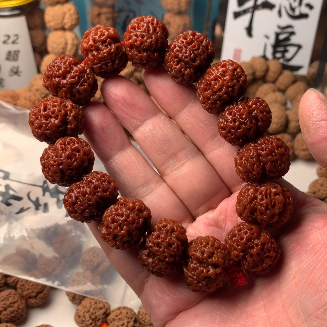 金刚菩提手串22星河断齿严重。介意勿拍金刚菩提手串