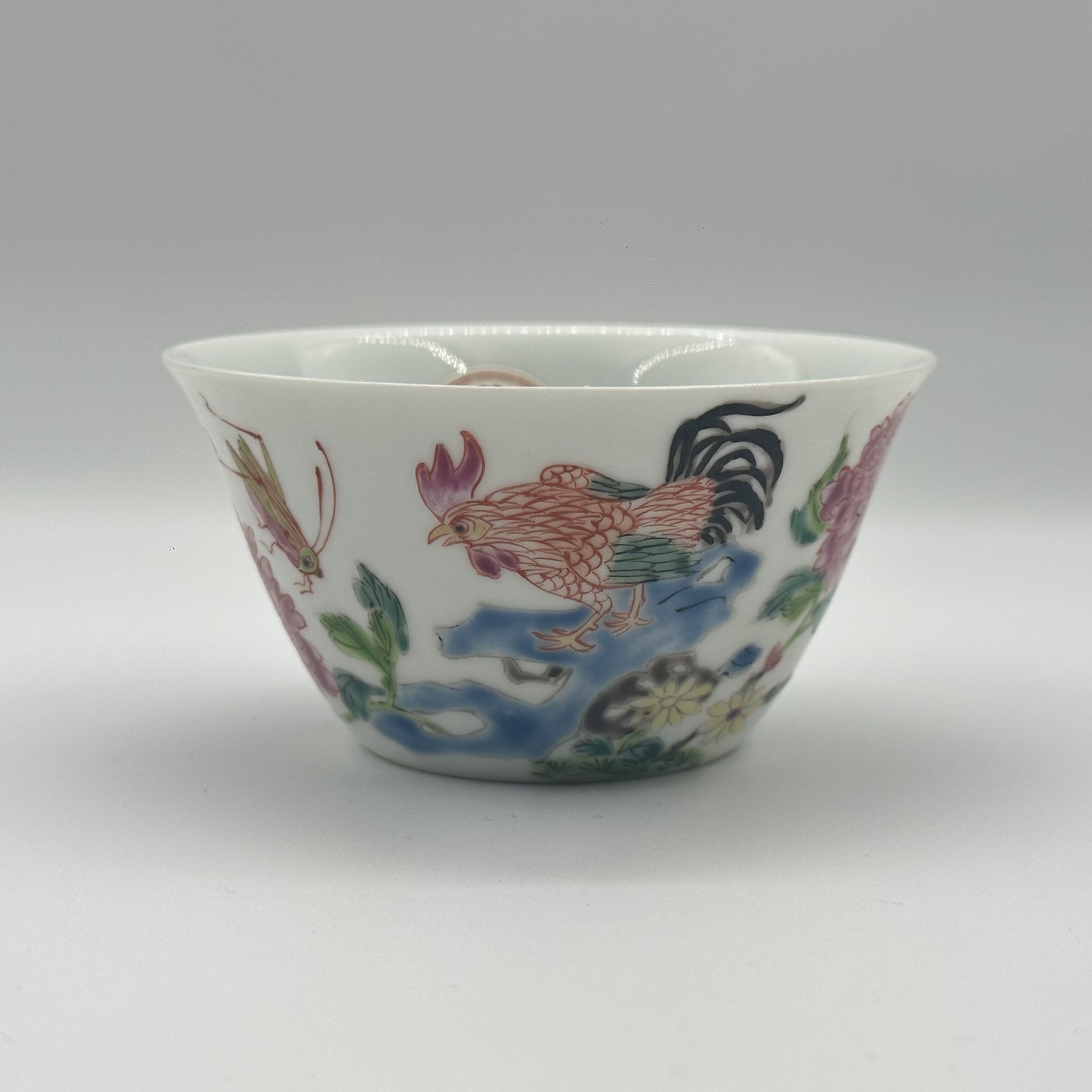 2067 粉彩一鸣惊人马蹄杯