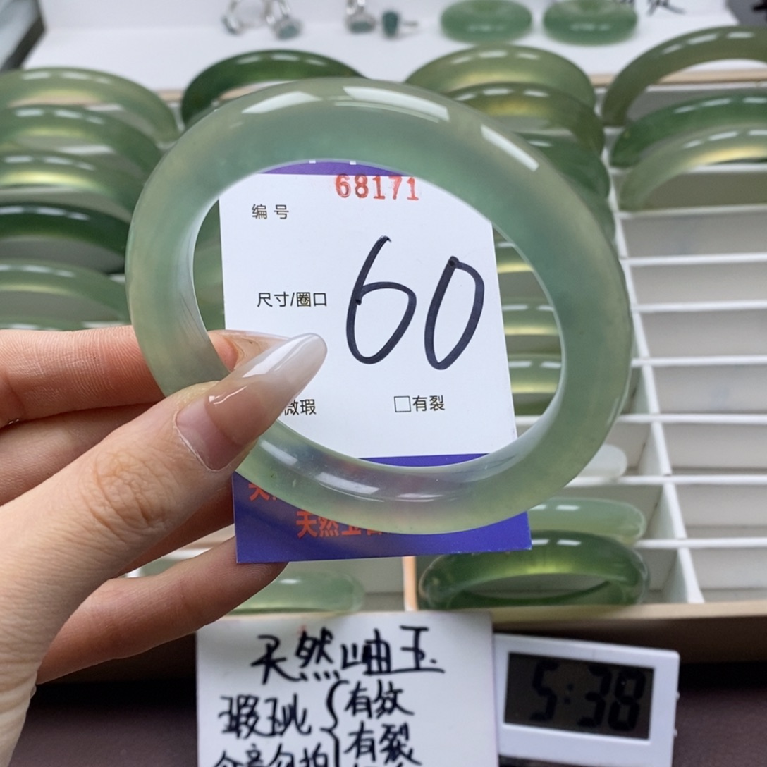 蛇纹石玉手镯未镶嵌