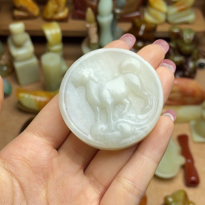 知***乐蛇纹石玉未镶嵌颈饰