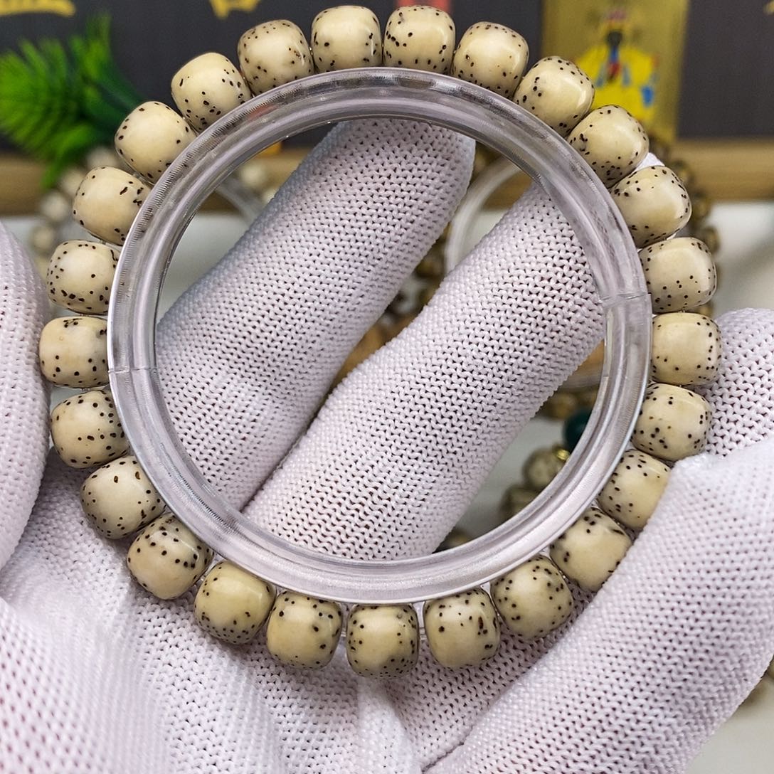 9x8河豚同支果石玉料