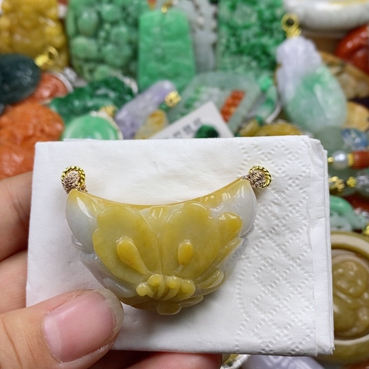 翡翠吊坠(赠链)未镶嵌