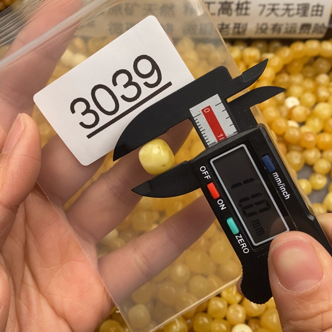 蜜蜡珠宝奇石未镶嵌