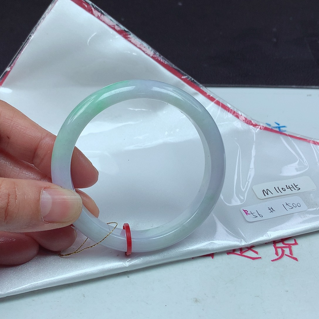 翡翠手镯未镶嵌56圈