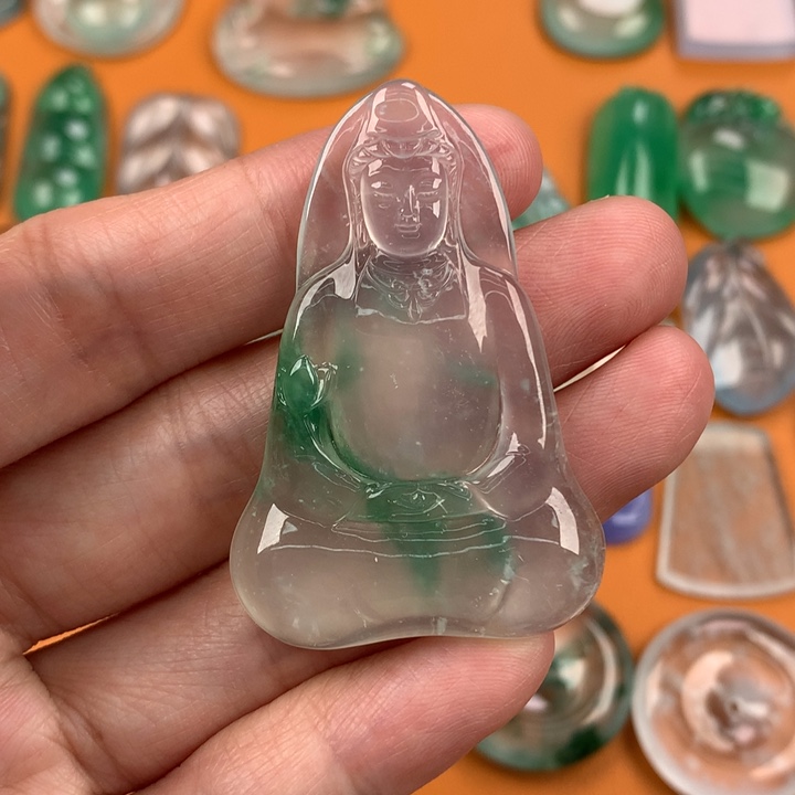 翡翠挂件未镶嵌….