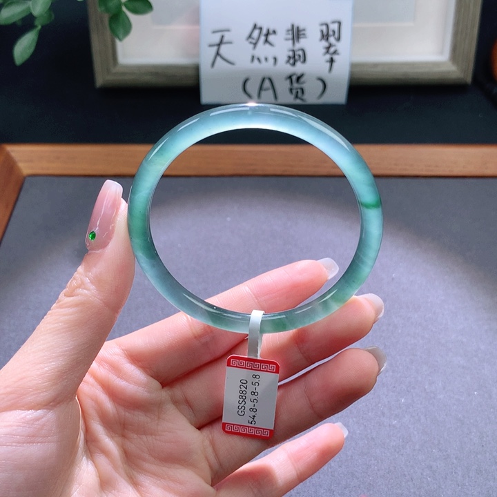 翡翠手镯未镶嵌天然翡翠手镯