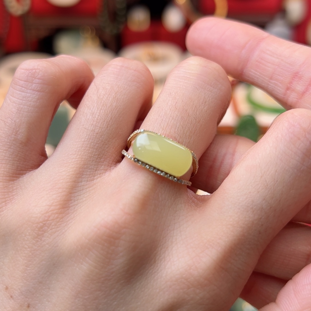 和田玉戒指18K金镶嵌