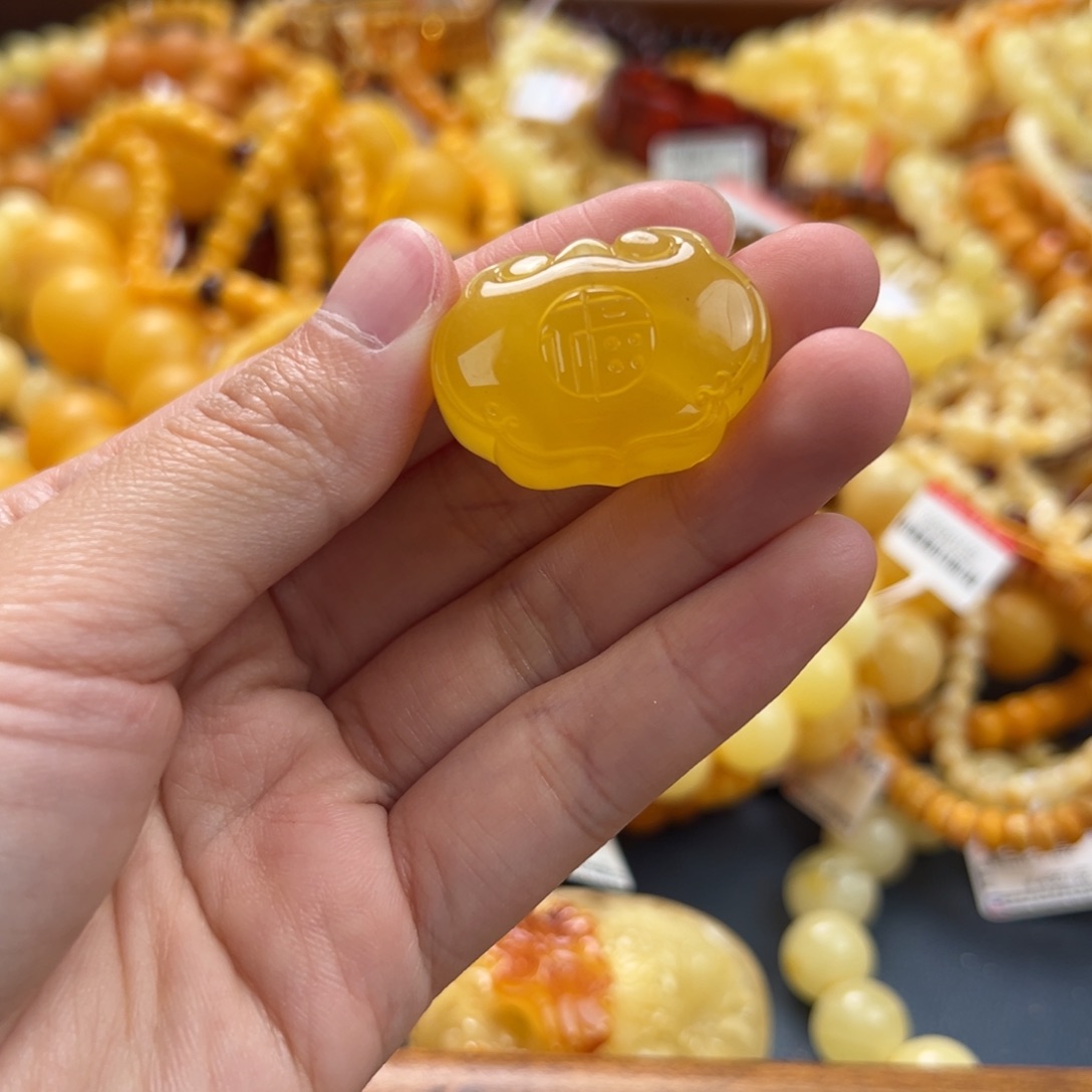 未镶嵌琥珀珠宝奇石