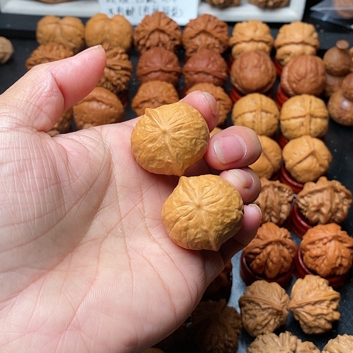 文玩核桃吊坠木鱼