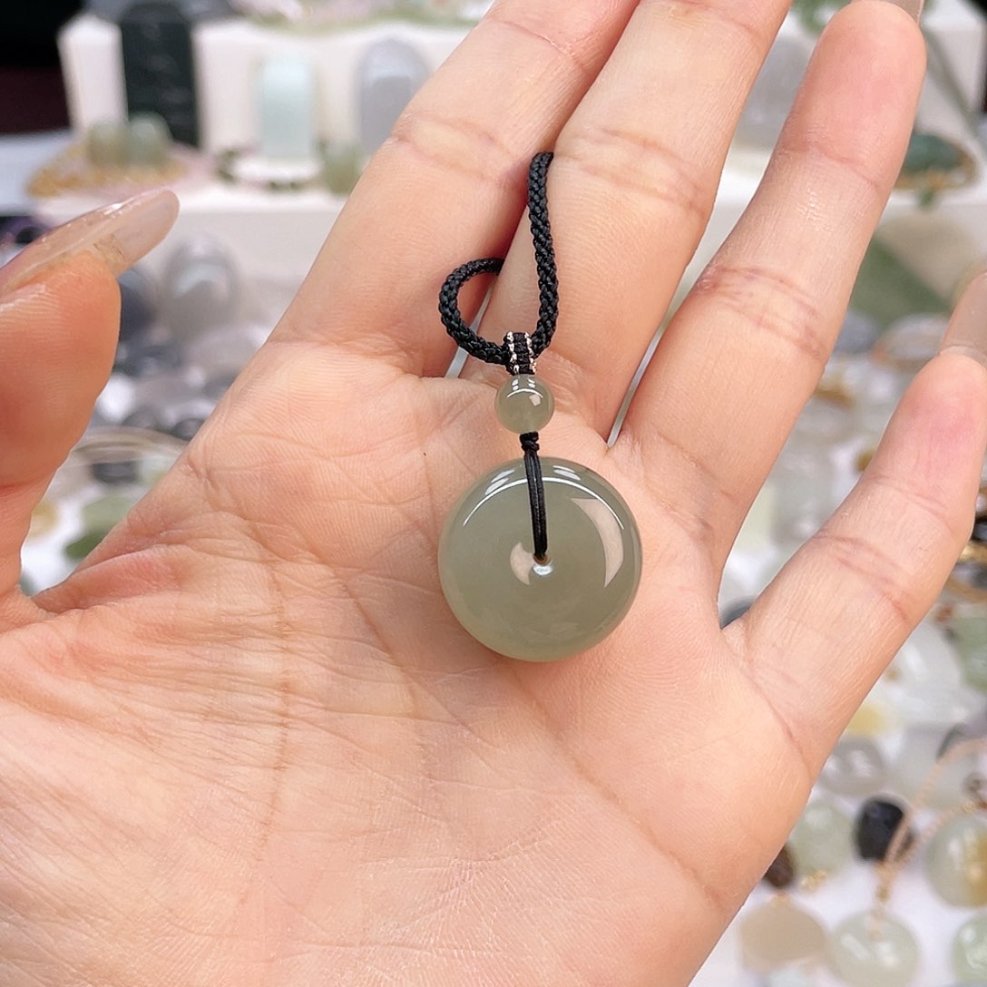 【闪购商品】和田玉吊坠(赠链)未镶嵌