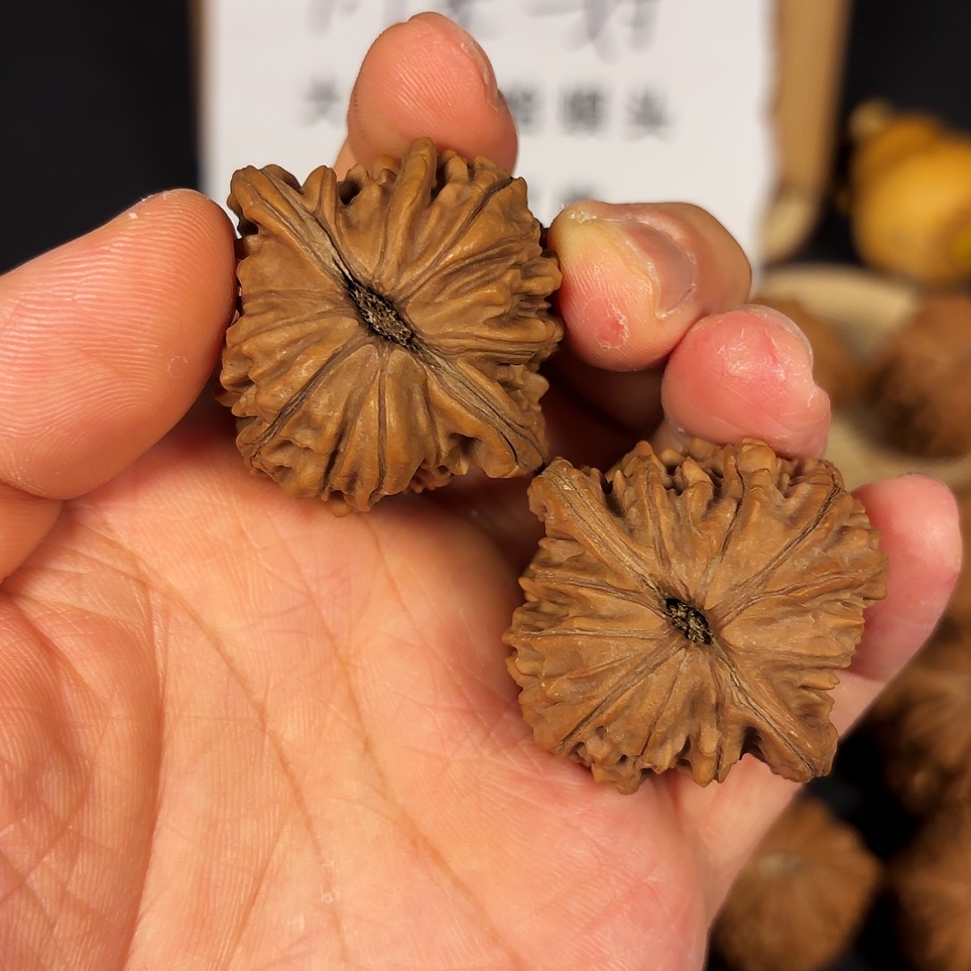 文玩核桃吊坠红皮楼子